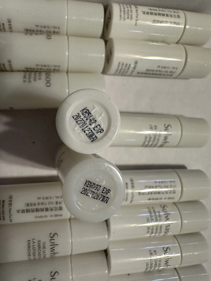 Agua enriquecida Sulwhasoo The Ultimate S 5 ml (10 piezas) + emulsión enriquecida 5 ml (10 piezas) Foto 3 de 4