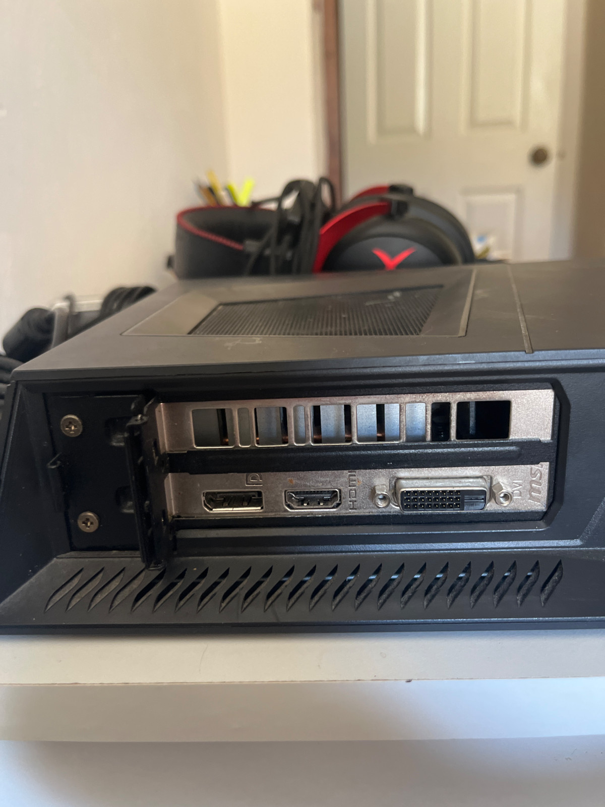 MSI Trident 3 (1TB, Intel Core i5 9th Gen., 4.10GHz, 8GB) RTX 1060 GPU