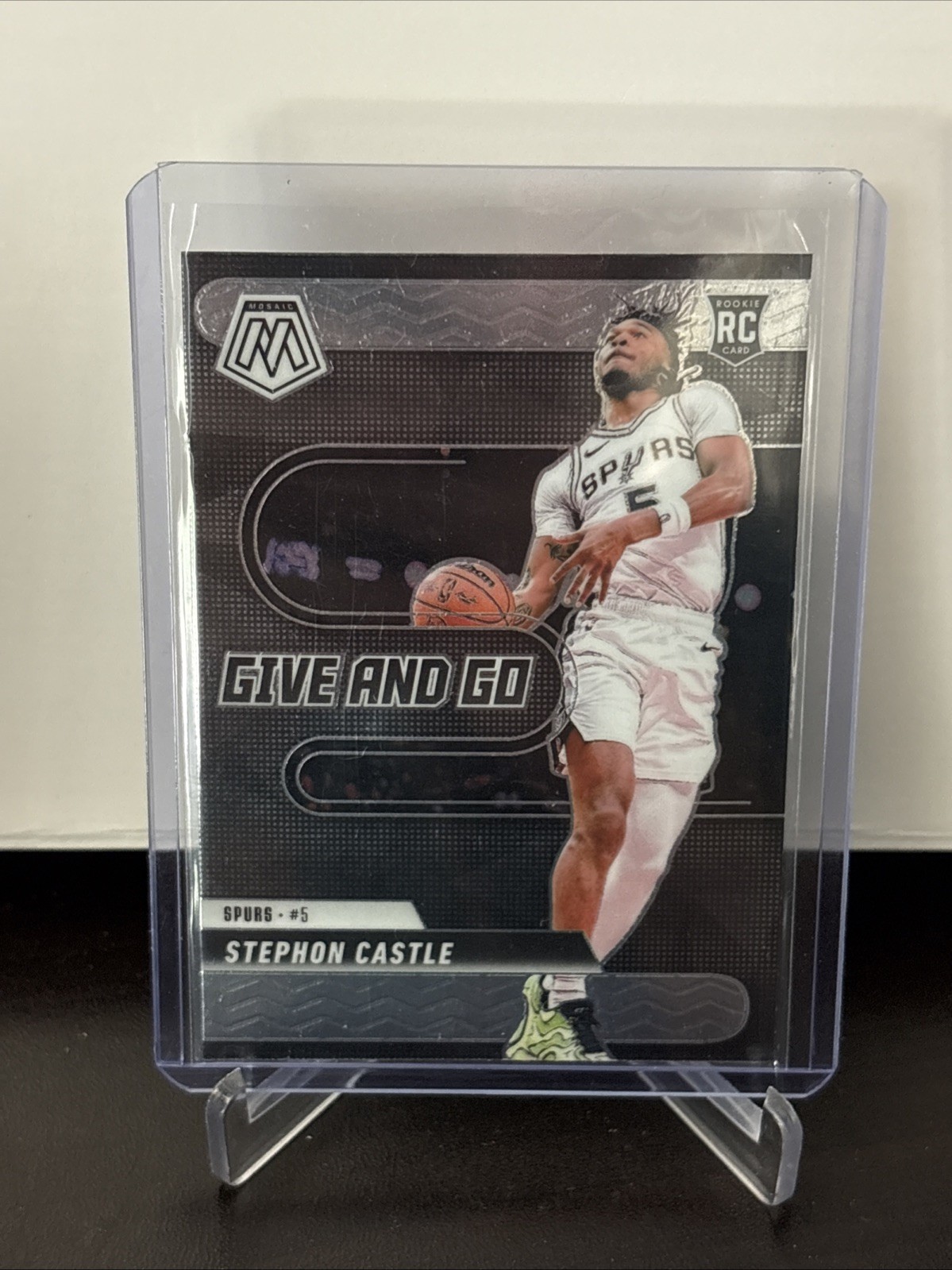 2024-25 Panini Mosaic - Give and Go Stephon Castle #6 (RC)