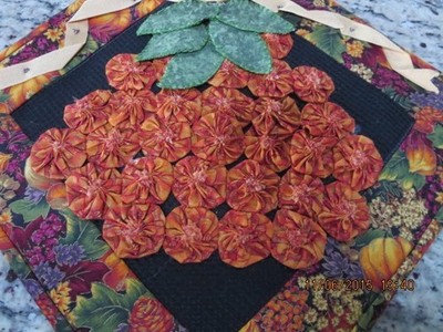 YOYO PUMPKIN 12 1/2'' SQUARE MAT--STUFFED STEM--APPLIQUE LEAVES-#R5A-7