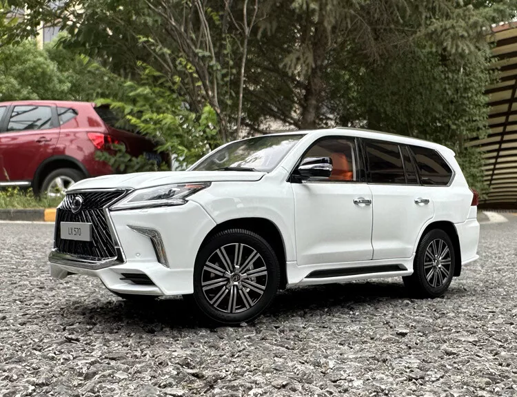 NEW LCD 1/18 Toyota Lexus LX570 Diecast Model Car Gift Collection