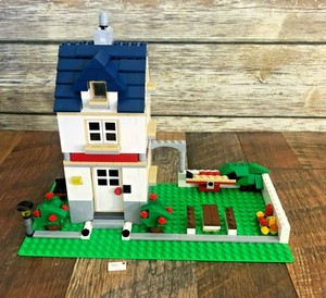 lego apple tree house