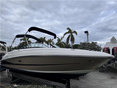 2017 Sea Ray 240 SDX (LOW HRS) - Picture 4 of 17