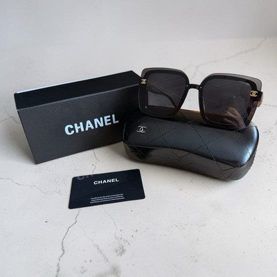 CHANEL Damen Sonnenbrille quadratisch schwarz/grau getönte Gläser Set