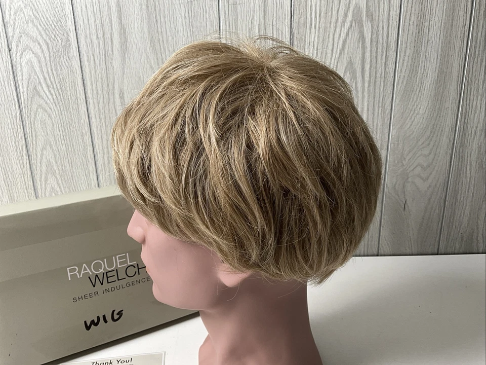 Peluca Raquel Welch Pura Indulgencia Corta Pixie Bob Rubia Lindo Estilo Fácil Foto 3 de 4