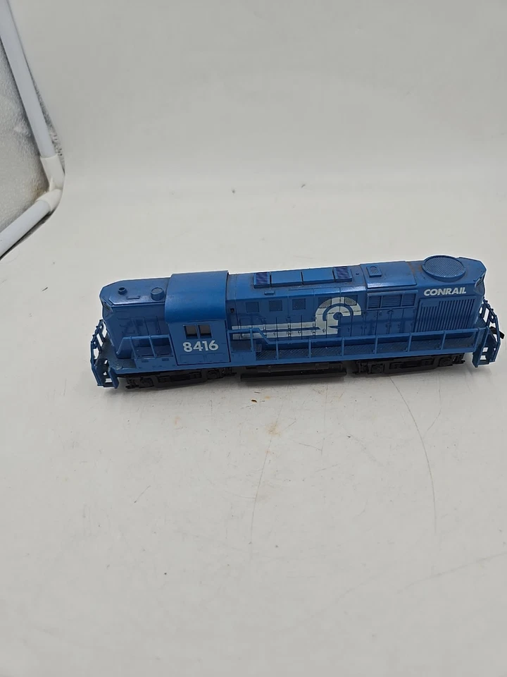 Locomotora diésel AHM Alco RS-11 Conrail #8416. Escala HO para reparación Foto 2 de 4