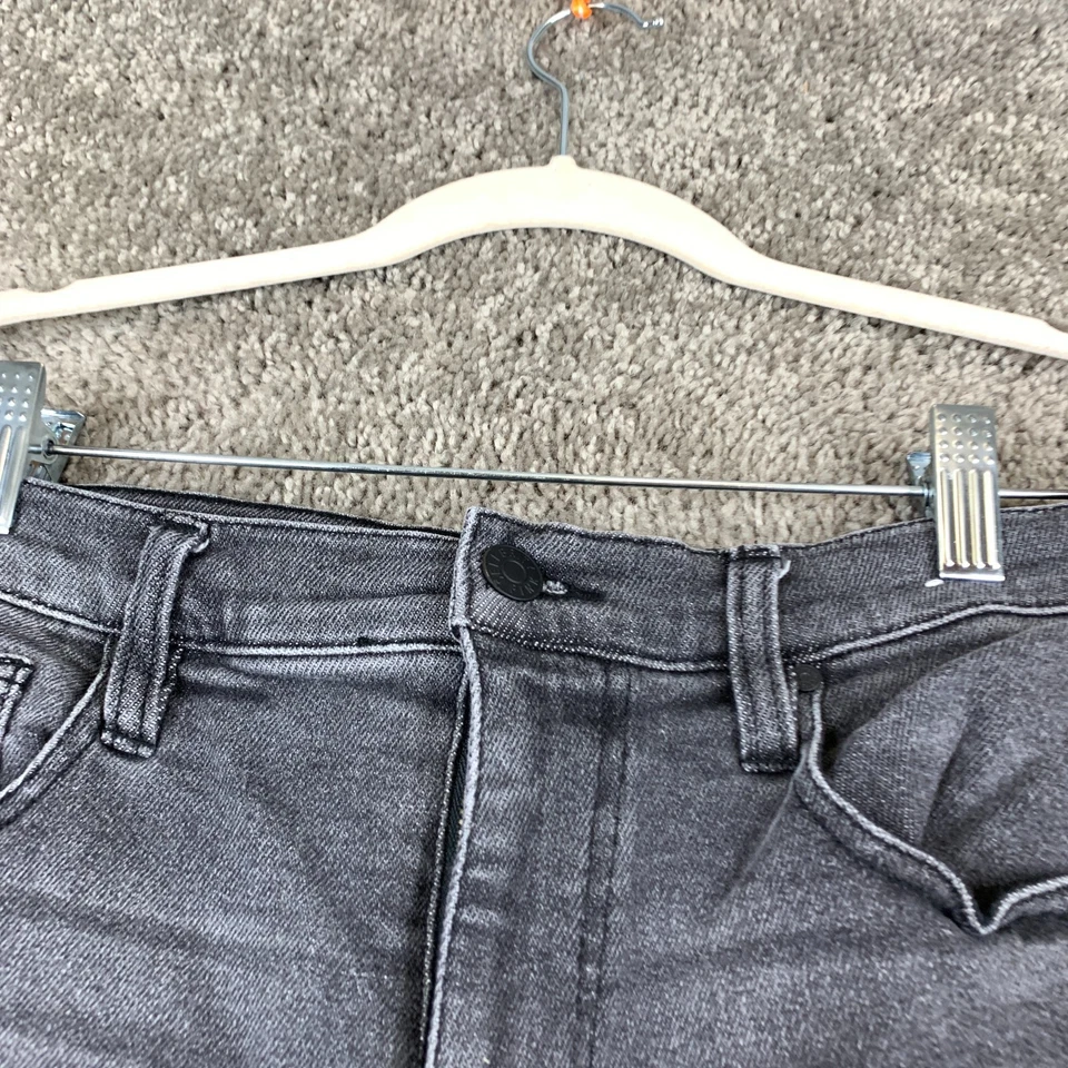 Celebrity Pink Cut-Off Short Women's Size 11/30 Black High Rise Raw Hem 5-Pocket - Image 2 of 4