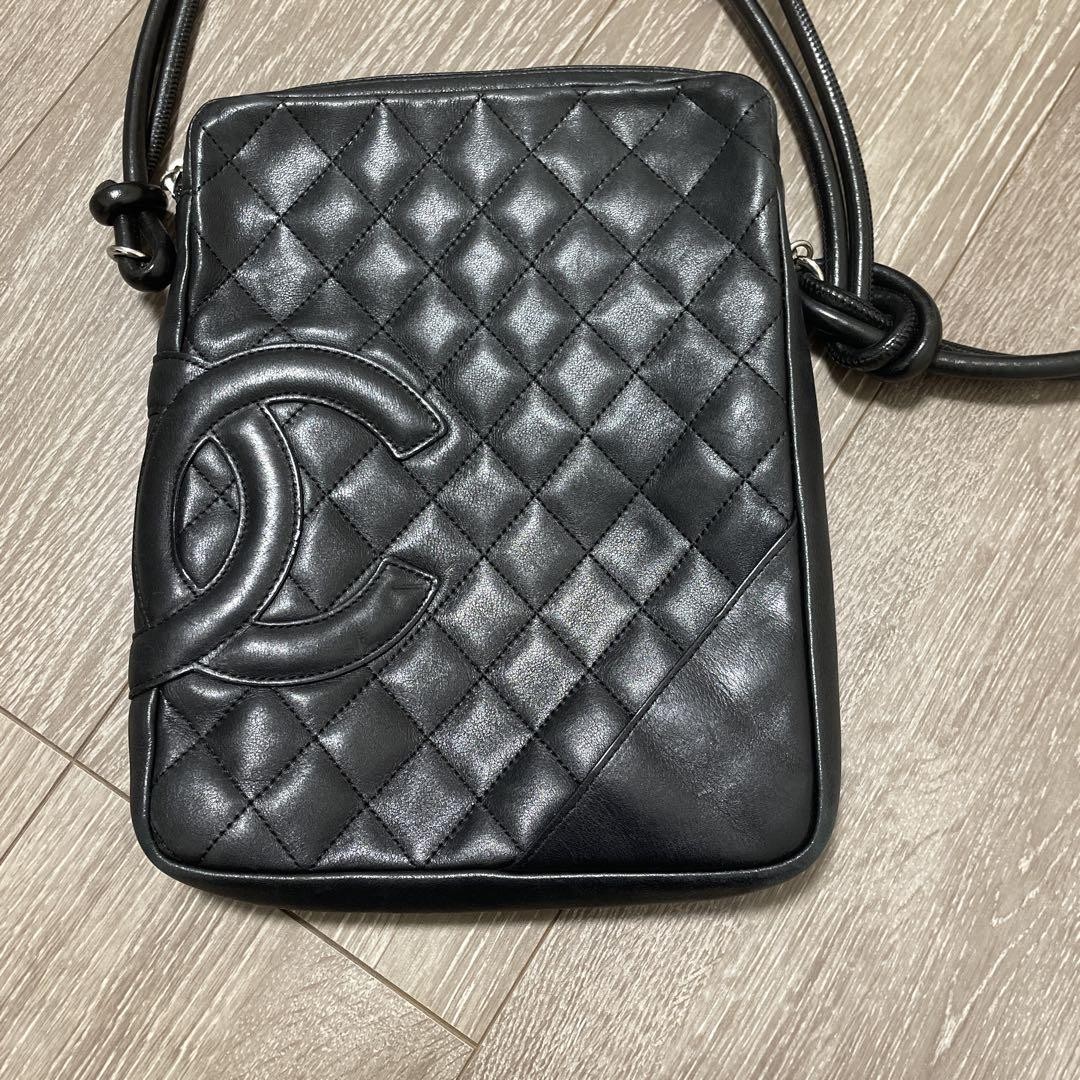CHANEL Black Quilted Shoulder Bag with Silver Hardware PGHEEC