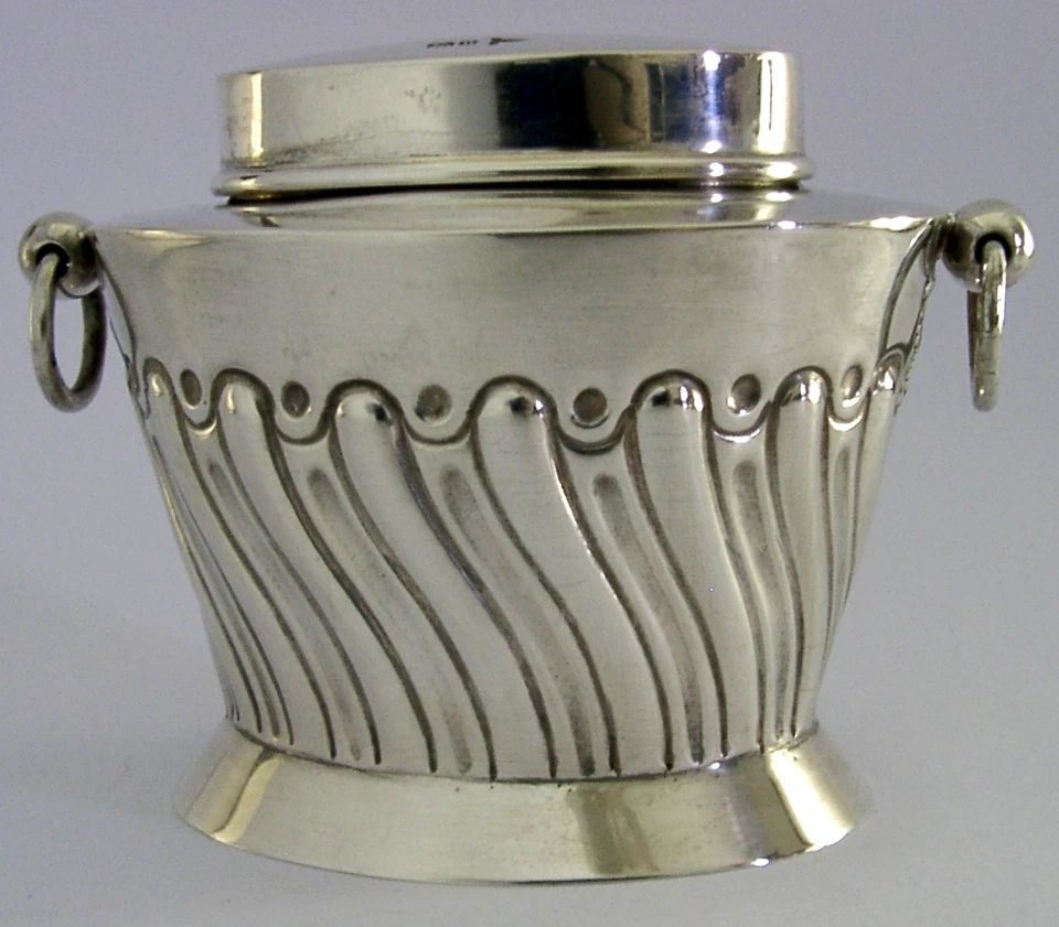 LINDA CAIXA DE CHÁ INGLESA 1912 ANTIGA PRATA ESTERLINA SÓLIDA 125g - Imagem 3 de 4