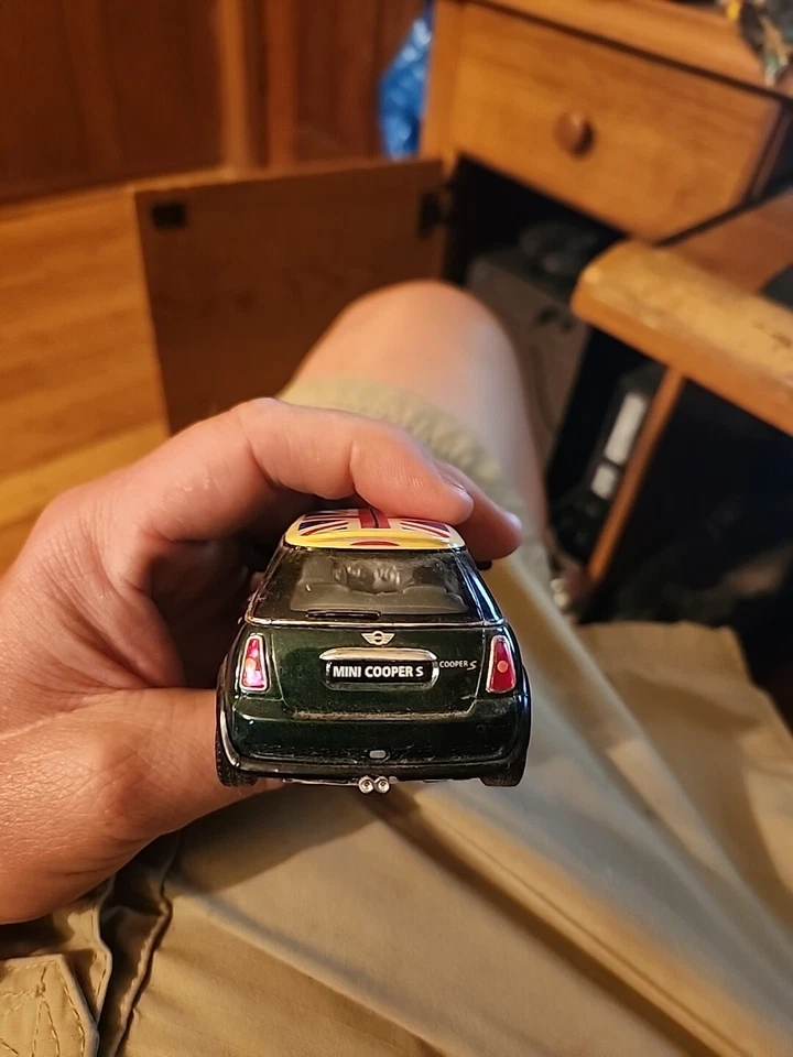 Mini Cooper S Diecast Car 1:28 Green w/ Union Jack 5" Kinsmart Pull Back - Image 4 of 4