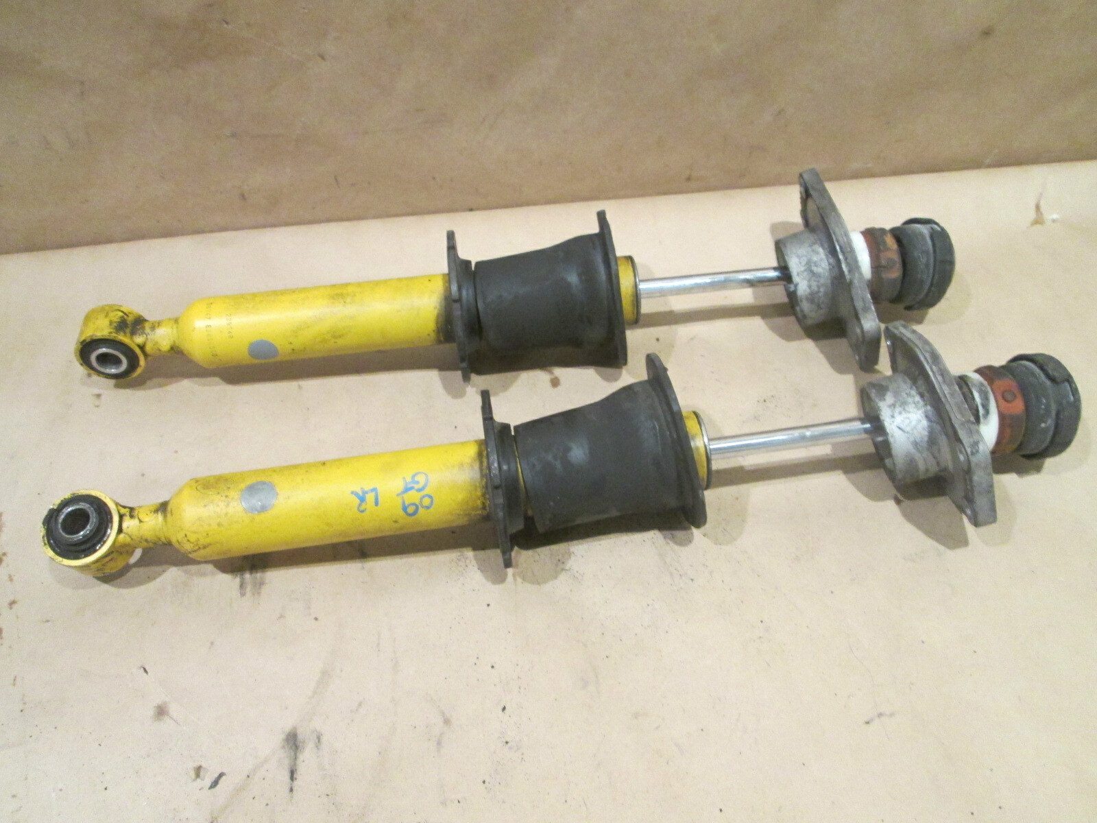 Maserati GranTurismo 2009 Rear Shock Absorbers Set Of 2 - P/N 239548