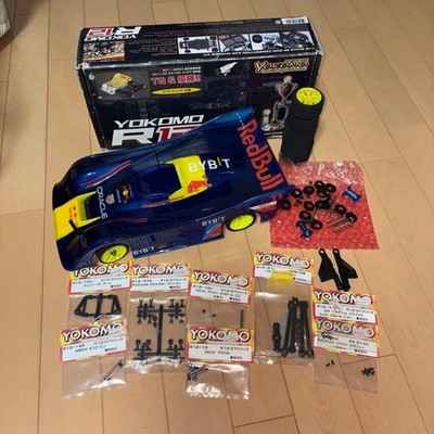 【中古】YOKOMO R12シャーシ予備パーツ多数あり Yokomo R12 1/12 RC Pan Car Chassis On Road Racing Kit w/ Spare