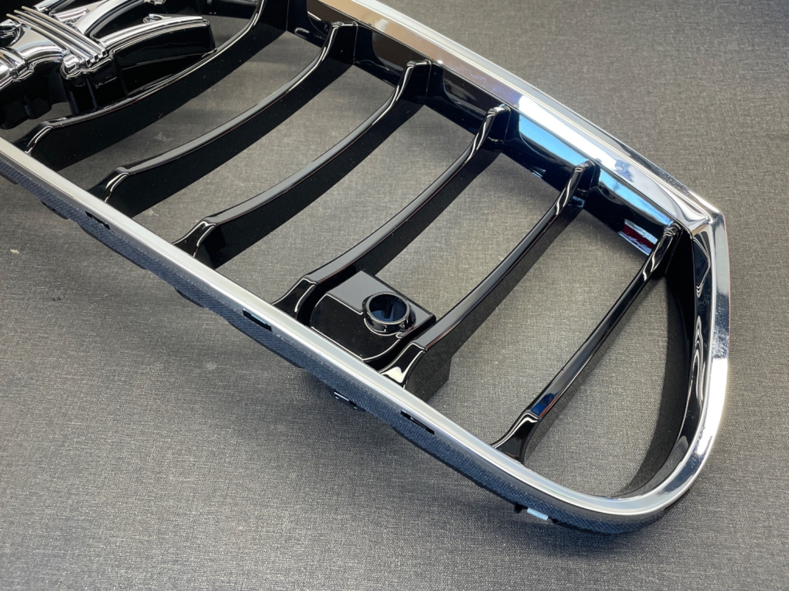 14-17 Maserati Ghibli Front Center Grille Trim Chrome Genuine OEM