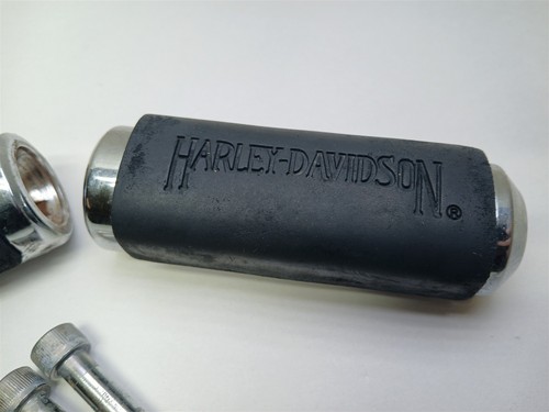 Harley-Davidson Custom Footpegs Black Rubber H-D Script 50915-90T - Picture 3 of 6