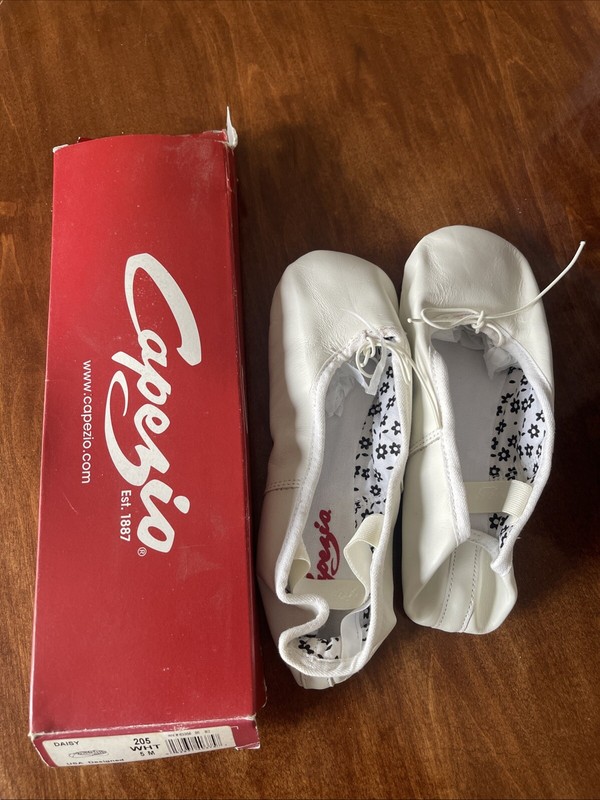 NIB Capezio  Ballet Dance Shoe Daisy Size 5M