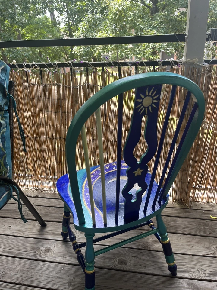 Silla de madera pintada a mano Foto 3 de 4