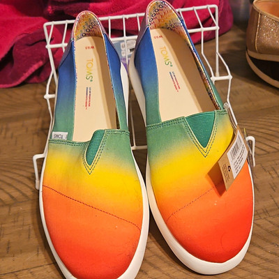 TOMS Women s Canvas Slip-On Flats Multicolor Rainbow Gradient Round Toe US 9.5