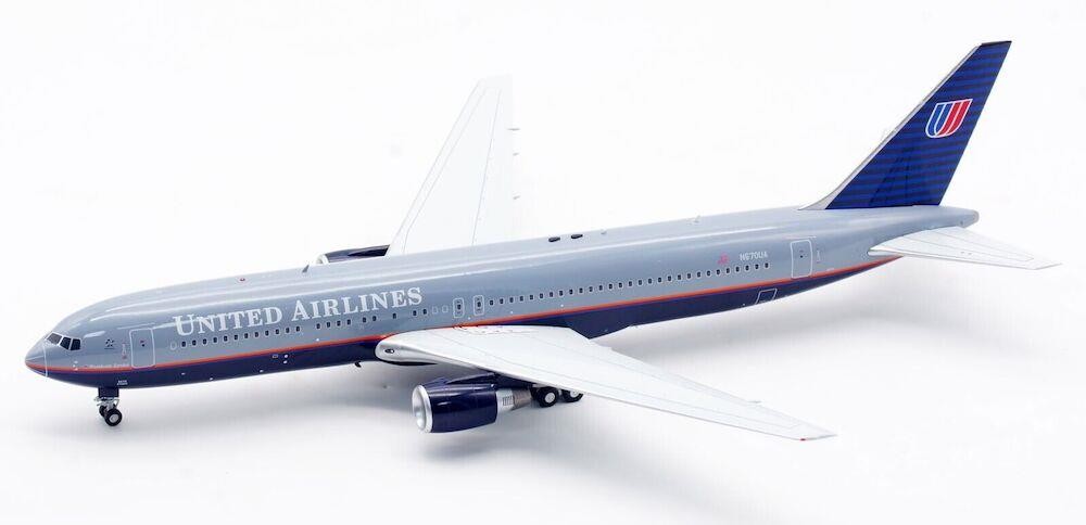 B767-300 United N670UA With Stand 1:200 Scale Inflight200