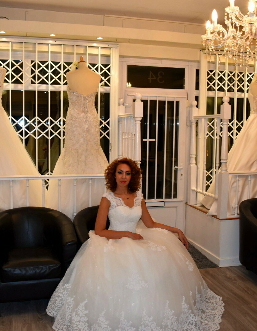 Wedding dress fit's size 10 to 14 Handmade in uk, only one made. It was £2400 image 7