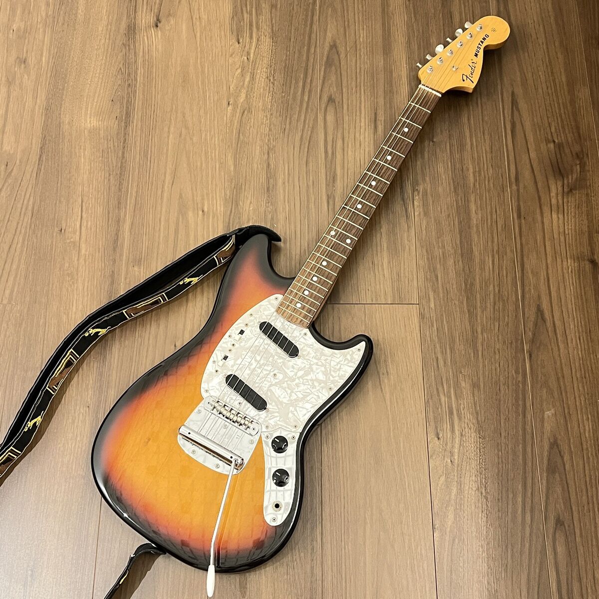 Fender Japan Mustang MG69-65 6 String solid Electric Guitar Fender Japan Mustang MG69-65 6 String solid Electric Guitar