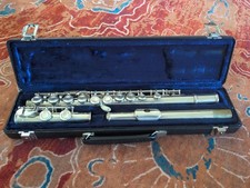 Silver-Colored Student/Intermediate Flute with Hardshell Case – Great Condition!
