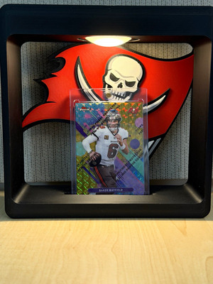 Baker Mayfield ✨CARD + DISPLAY COMBO✨  Topps Finest Gold Refractor /50 + Display