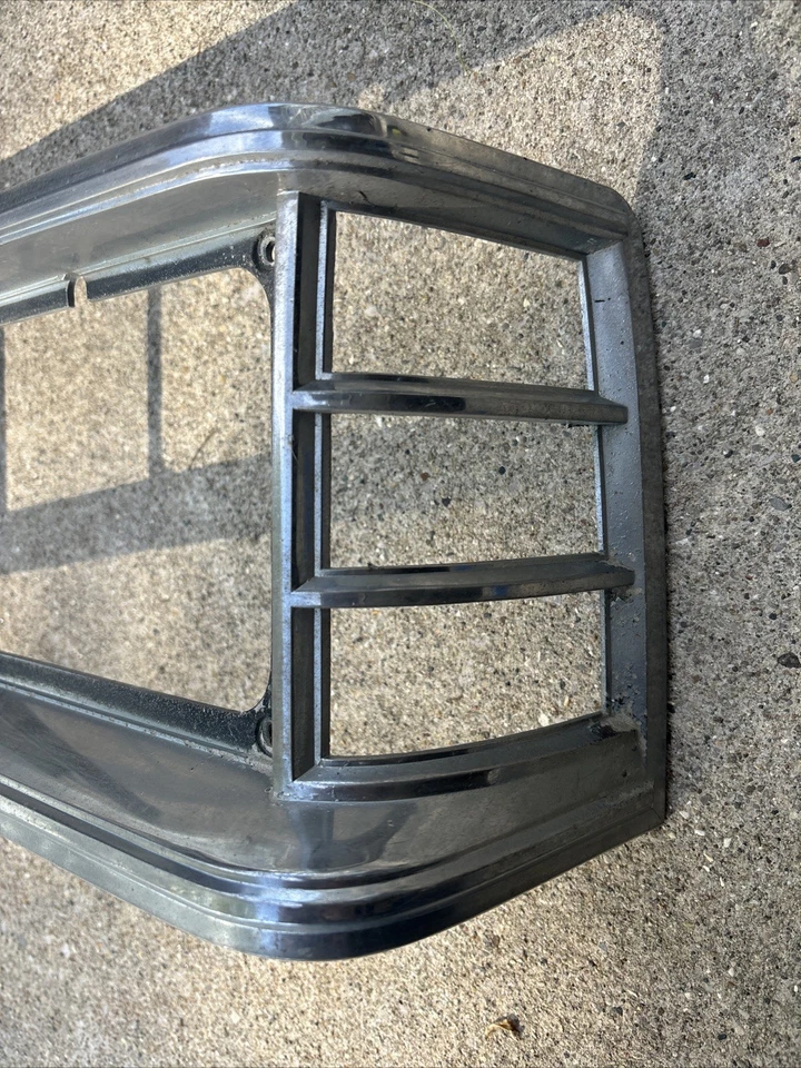 Bisel de faros Bonneville LH 1980 1981 moldura envolvente izquierda OEM Pontiac BZ4 Foto 2 de 4