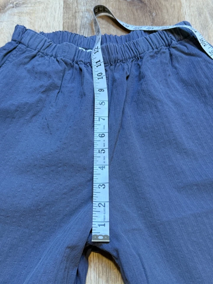 Pantalones cortos de lino para mujer pequeños de algodón con textura azul pierna ancha Foto 4 de 4