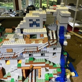 LEGO 21137 Minecraft - The Mountain Cave (2017) - 99% Complete