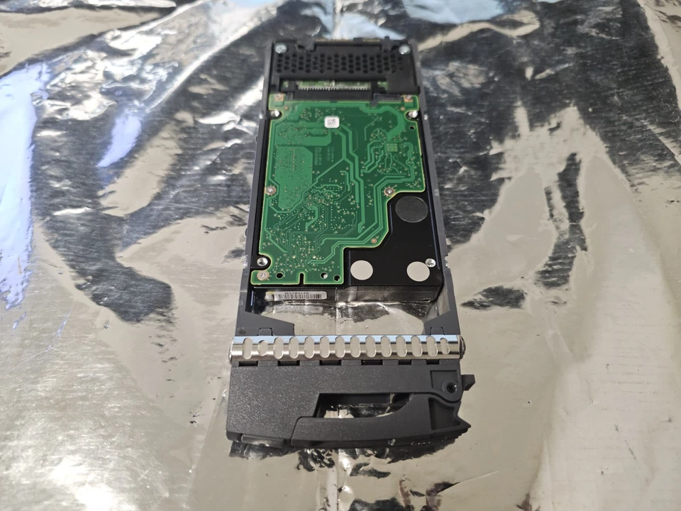 900GB NetApp Seagate ST900MM0018, 10K RPM 12Gb/s 2.5" SAS Hard Drive FRU 00V7529 - Image 4 of 4