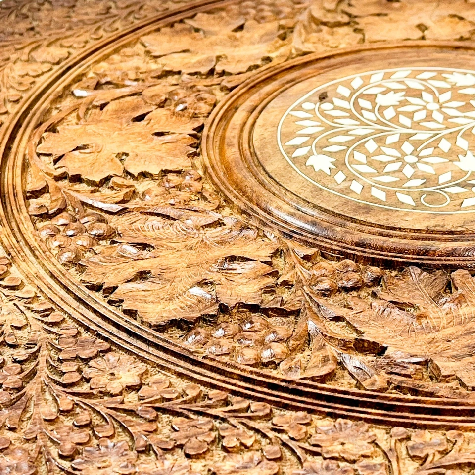 Antigua mesa auxiliar plegable angloindia de madera tallada con soporte para plantas Foto 2 de 4