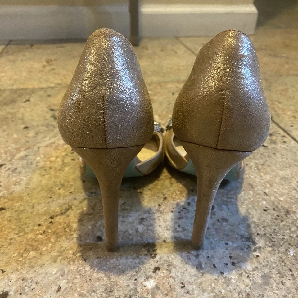 Betsey Johnson Gold Glitter Bow Heels – Size 7.5 – Party Wedding Dress Shoes - Image 3 of 4