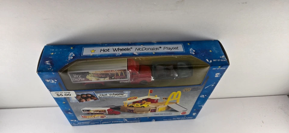 NUEVO 1997 Hot Wheels McDonald's Juego con Corgi Corvette Verde y Big Mac Hauler Foto 2 de 4