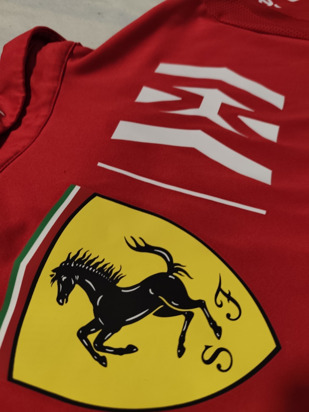 Scuderia Ferrari 2019 Team Issue (Staff Only) Mission Winnow F1 Poloshirt - Größe S  5