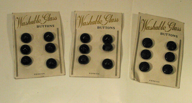 3 US-Karten „Washable Glass“ mit 18 Original Gablonzer Glasknöpfen 13 mm 50er J.