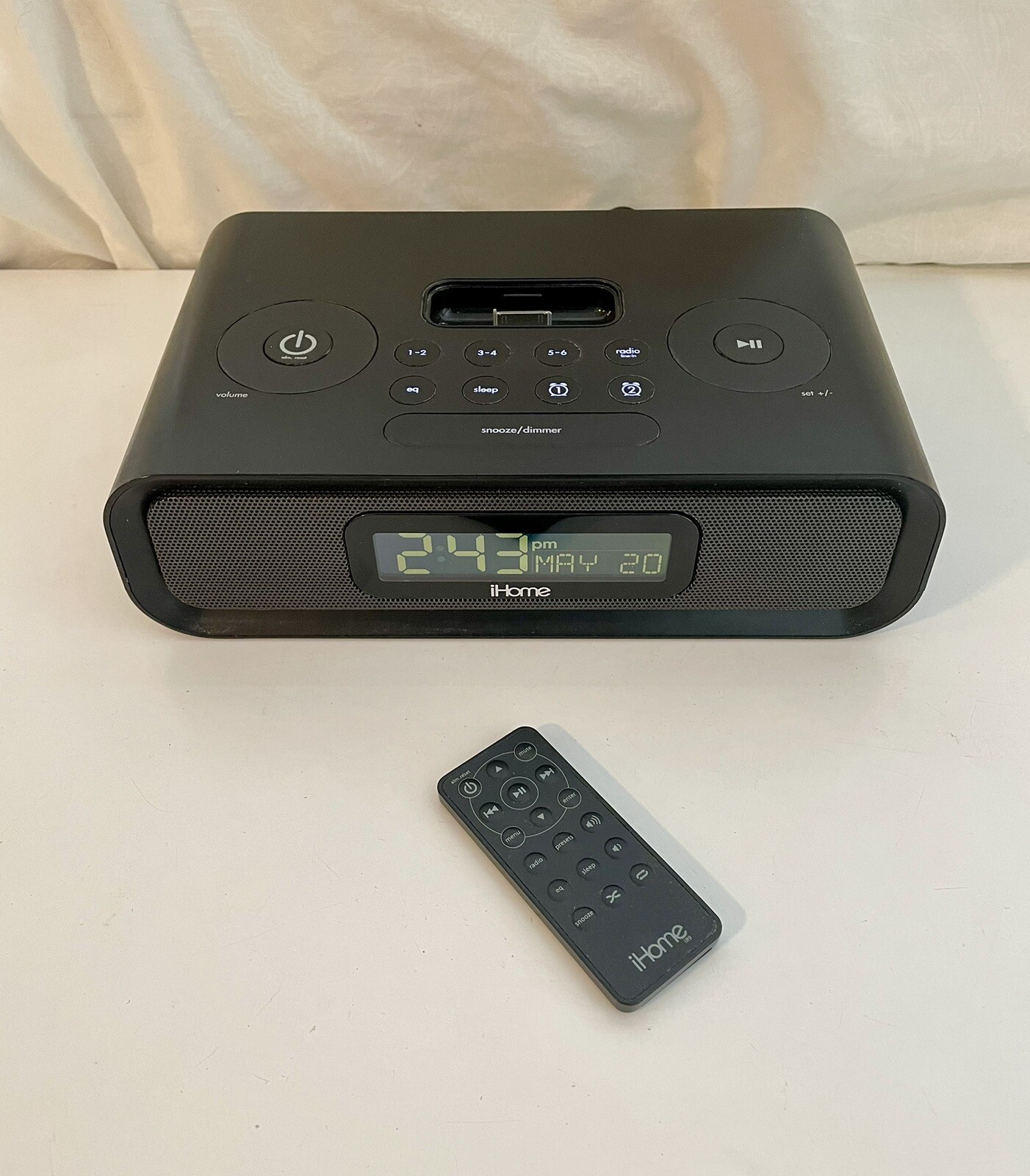 iHome iP97 Alarm Clock Radio With 30-Pin iPod/iPhone Dock *Tested