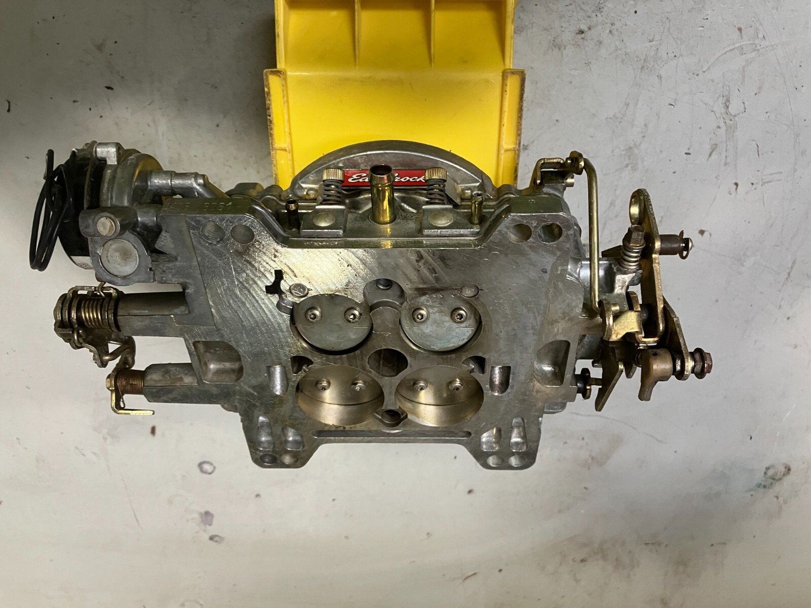 Edelbrock 1406 Performer 600 cfm Carburetor Carb Electric Choke Good