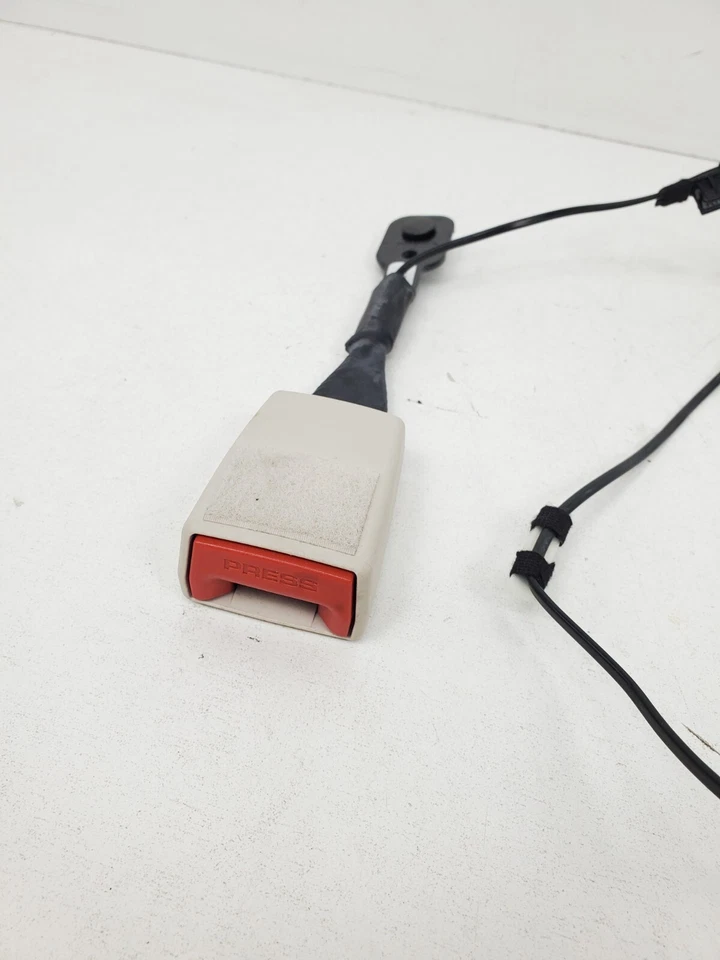 BMW ALPINA B7 750 G12 2016-2019 hebilla de cinturón de seguridad delantero derecho o izquierdo beige OEM Foto 3 de 4