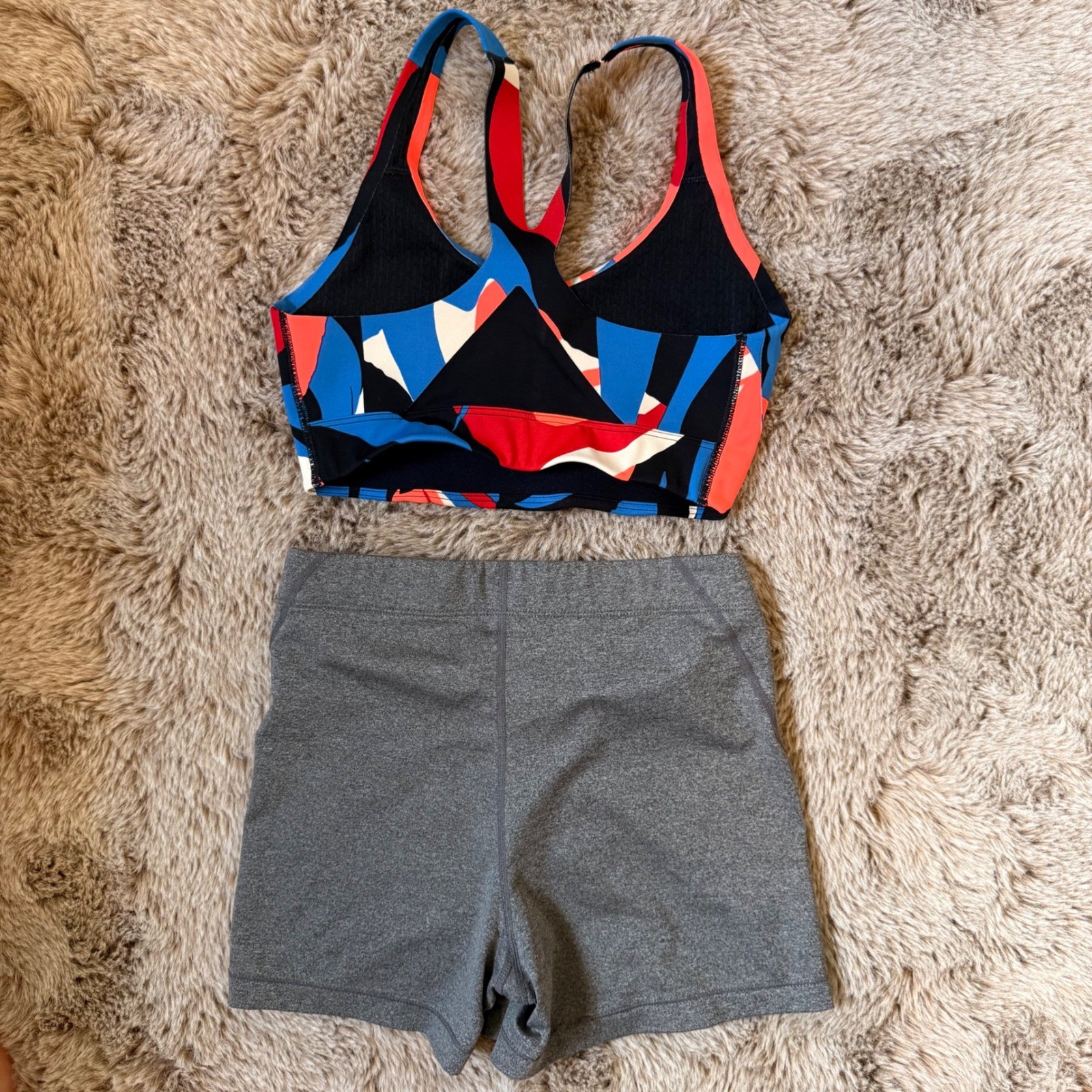 Under Armour Sports Bra XS + Nike Pro Shorts Gray Medium Athletic Bundle thumbnail 2