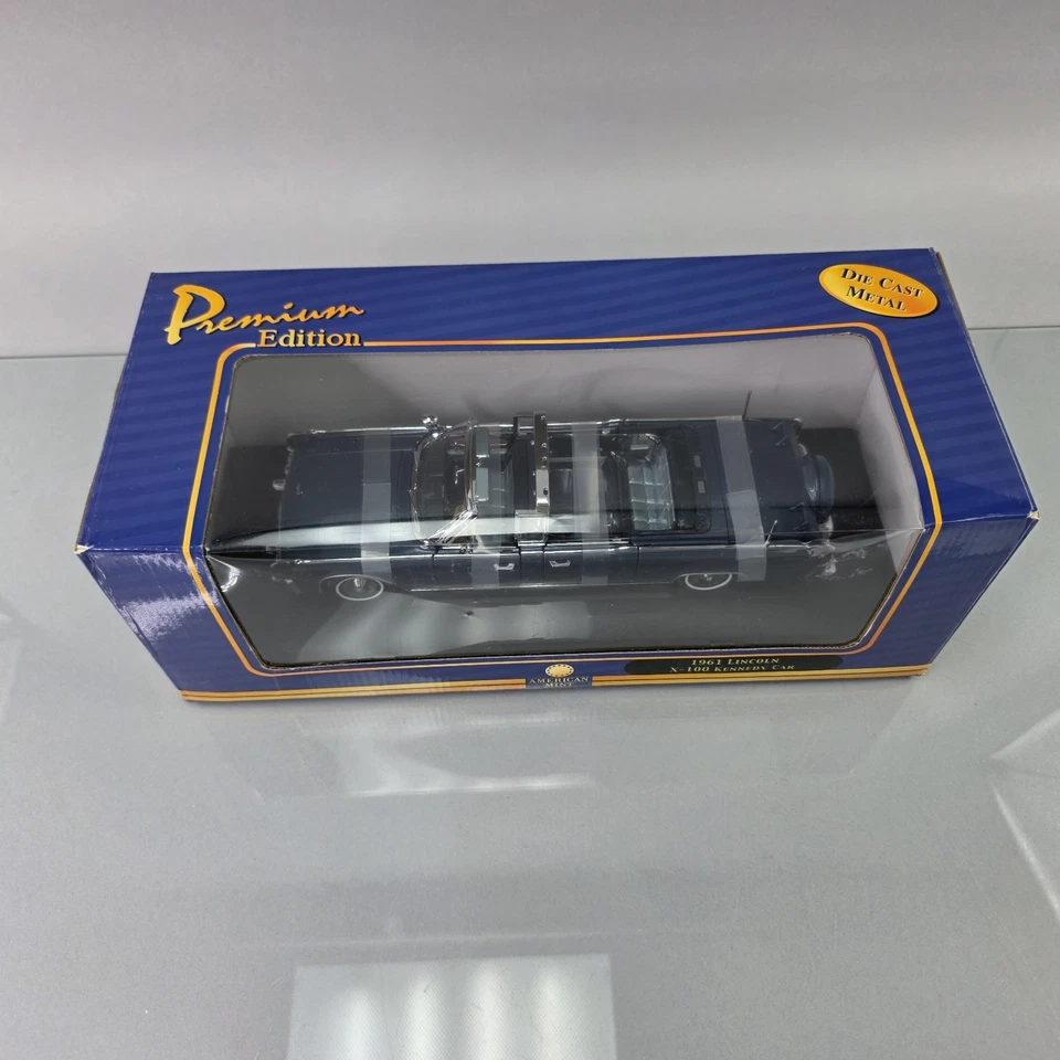 American Mint 1:24 1961 Lincoln X-100 Kennedy Car Presidential Royal Blue NEW - Image 2 of 4