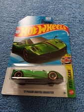 Hot Wheels 17 Pagani Huayra Roadster Green HW Exotics 101/250 Diecast Car