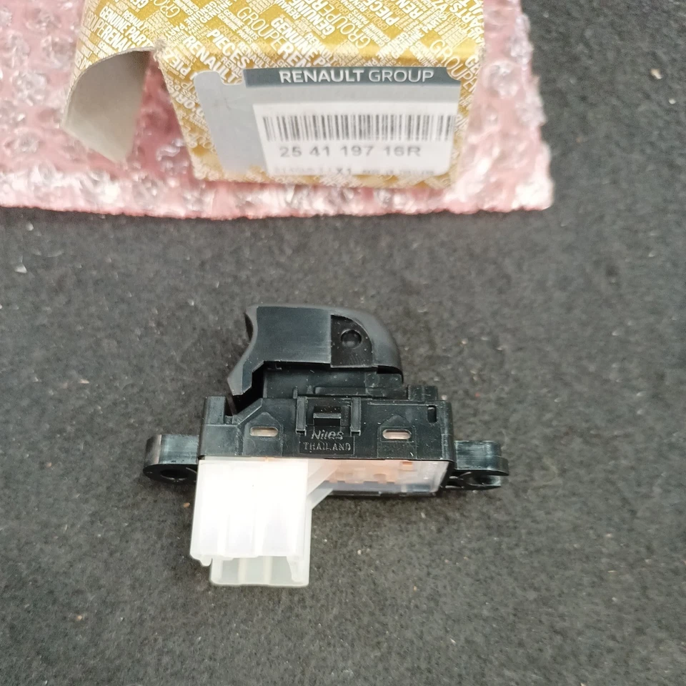 RENAULT KADJAR WINDOW SWITCH Diesel 5 Door Hatchback 254119716R 15-22 - Image 3 of 4