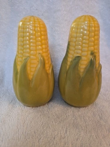 2 Vintage Shawnee Pottery USA Corn King Corn Large Salt & Pepper