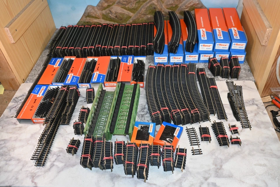 Roco H0 Gleismaterial 2,5mm Schienen Weichen Brücken ca. 596-tlg. (H962)