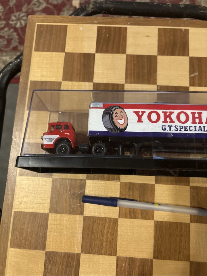 M2 Machines Yokohama 1957 Mack Model N & 1971 Nissan Skyline GT-R (S33  18-25) - Image 3 of 4