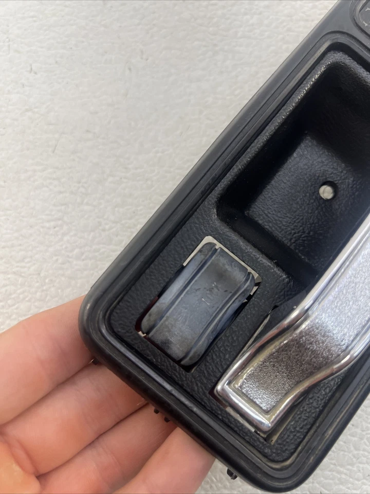 84-96 Jeep Cherokee XJ Right Hand Drive Passenger Side Rear Door Handle OEM - Image 2 of 4