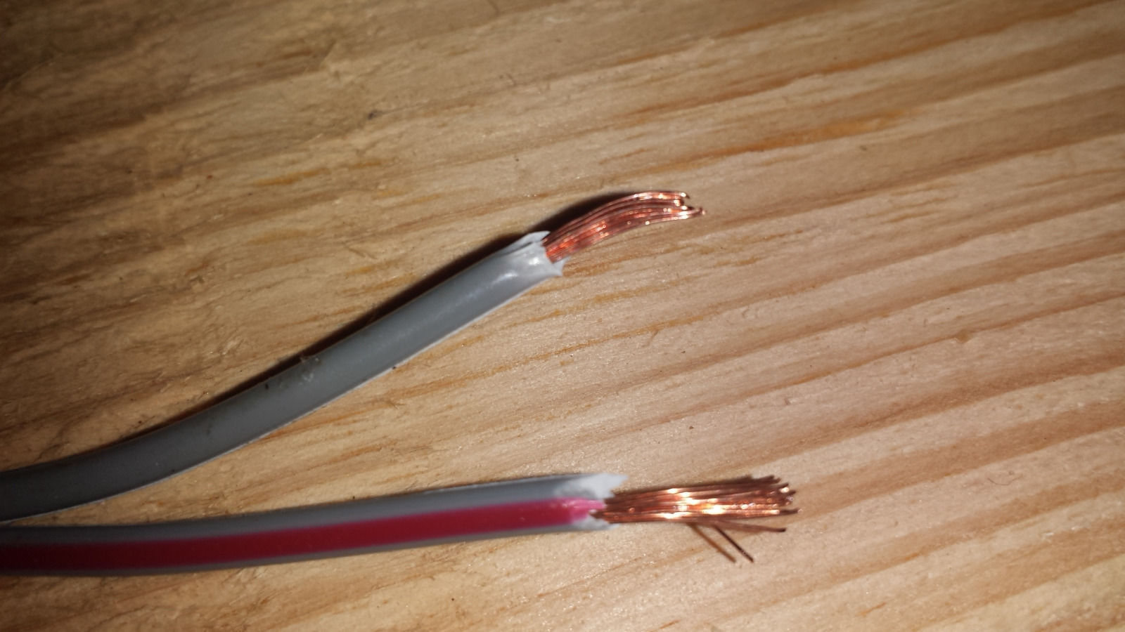 Fil led et hifi rouge-gris universel 0.68mm2 pour haut-parleur et cablage interne de voiture