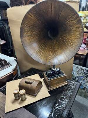 EDISON CYLINDER FIRESIDE B PHONOGRAPH WITH OAK CIGNET HORN