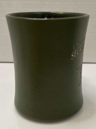 Taza de café verde oscuro y blanco del Servicio Secreto de los Estados Unidos con logotipo inciso - Usada en Excelente Condición - Imagen 7 de 11