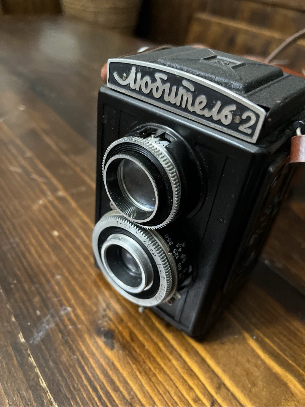 LOMO Lubitel 2, fotocamera reflex a doppia lente (TLR) produzione sovietica ‘50 foto 2